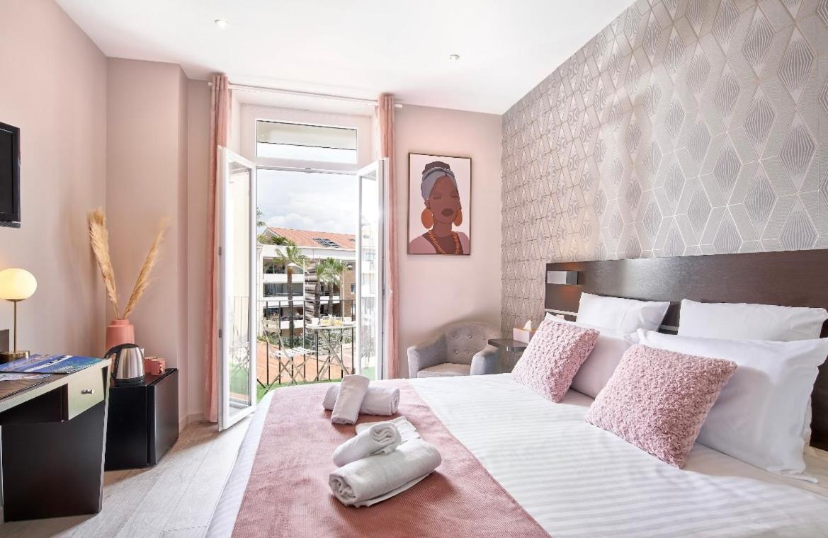 Hotel Du Vieux Port Saint-Raphaël エクステリア 写真