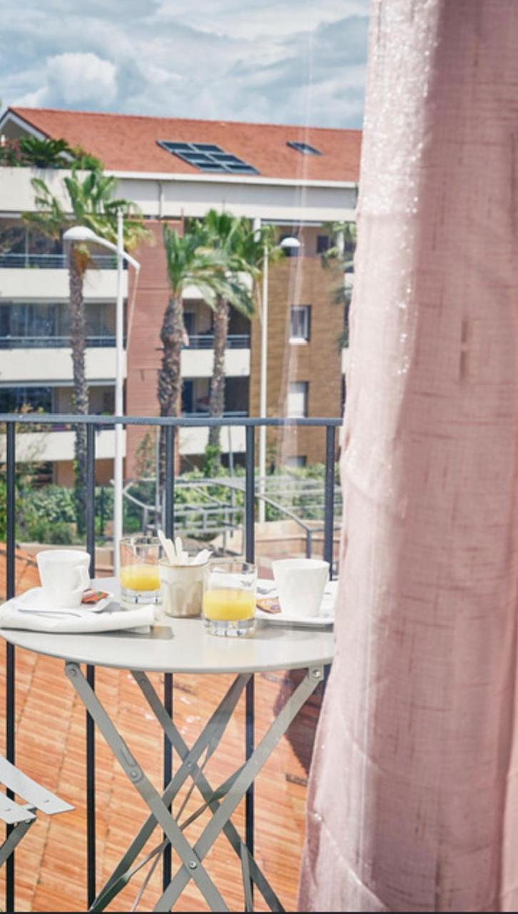 Hotel Du Vieux Port Saint-Raphaël エクステリア 写真