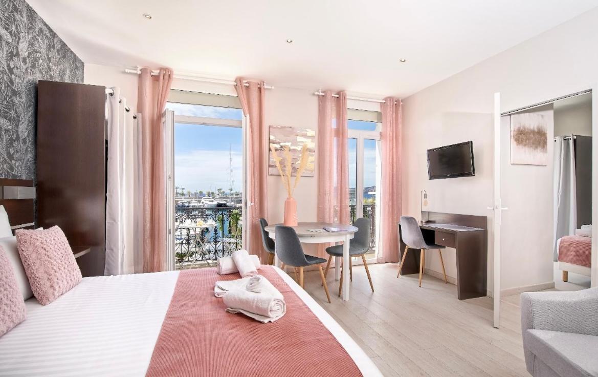 Hotel Du Vieux Port Saint-Raphaël エクステリア 写真