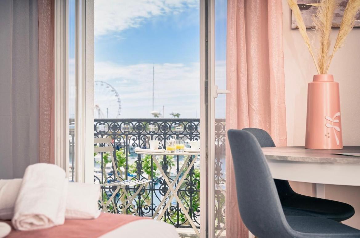 Hotel Du Vieux Port Saint-Raphaël エクステリア 写真