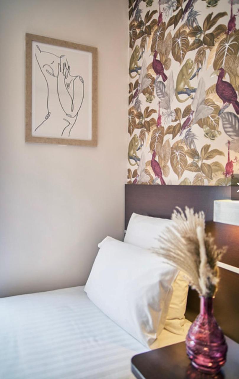 Hotel Du Vieux Port Saint-Raphaël エクステリア 写真